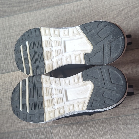 Loom waterproof black sneakers US 7/EU 38 - Picture 2 of 6